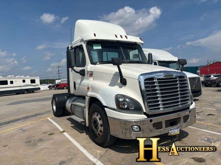 2015  FREIGHTLINER  CASCADIA 125  S/A DAYCAB
