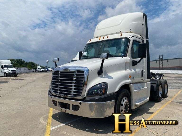 2015 FREIGHTLINER CASCADIA T/A DAYCAB