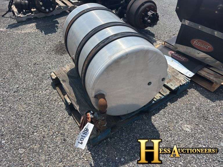 HYDRAULIC TANK   TRUCK PART