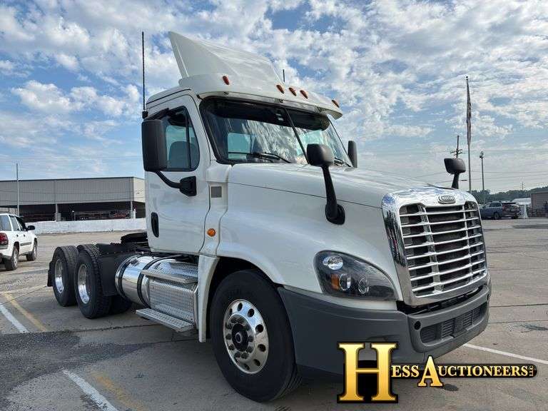 2017  FREIGHTLINER  CASCADIA X12564ST  T/A DAYCAB