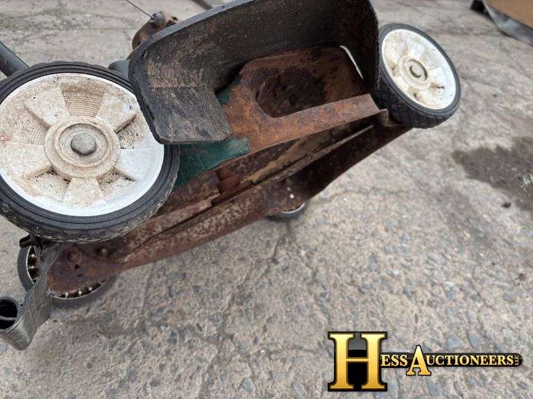 MTD  PUSH  LAWN MOWER