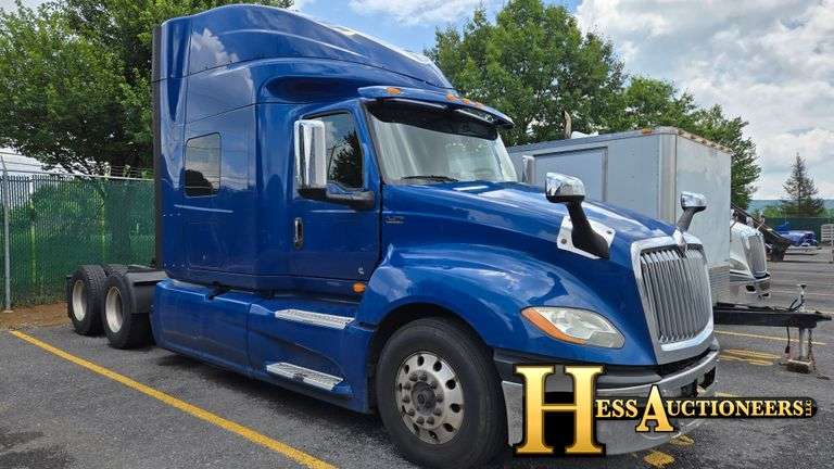 2018  INTERNATIONAL   LT625  T/A SLEEPER