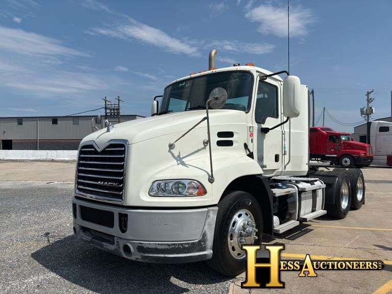 2015 MACK CXU613 T/A DAYCAB