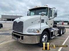 2015  MACK  CXU613  T/A DAYCAB
