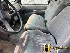 2001  GMC  C6500  FLATBED TRUCK
