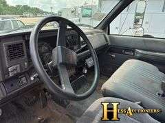 2001  GMC  C6500  FLATBED TRUCK