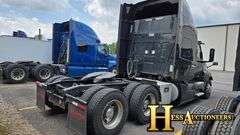 2019  INTERNATIONAL   LT625  T/A SLEEPER