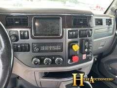 2015  PETERBILT  579  T/A DAYCAB