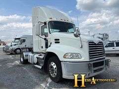 2013  MACK  CXU612  S/A DAYCAB