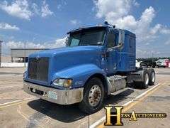 2002  INTERNATIONAL  9400  T/A SLEEPER