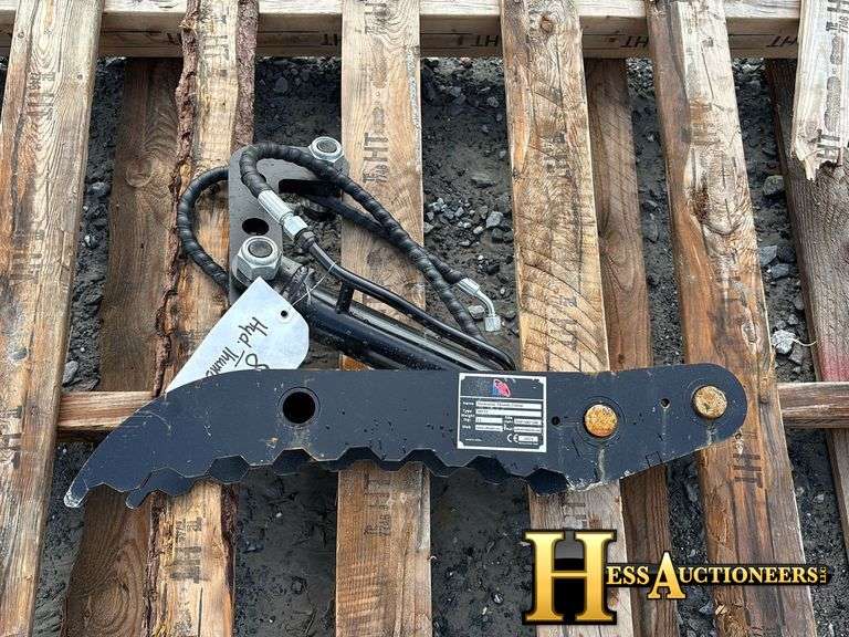 2025  IR  HYDRUALIC THUMB  CLAMP