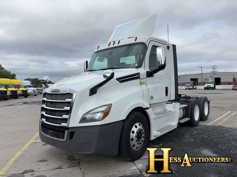 2018  FREIGHTLINER  CASCADIA  T/A DAYCAB