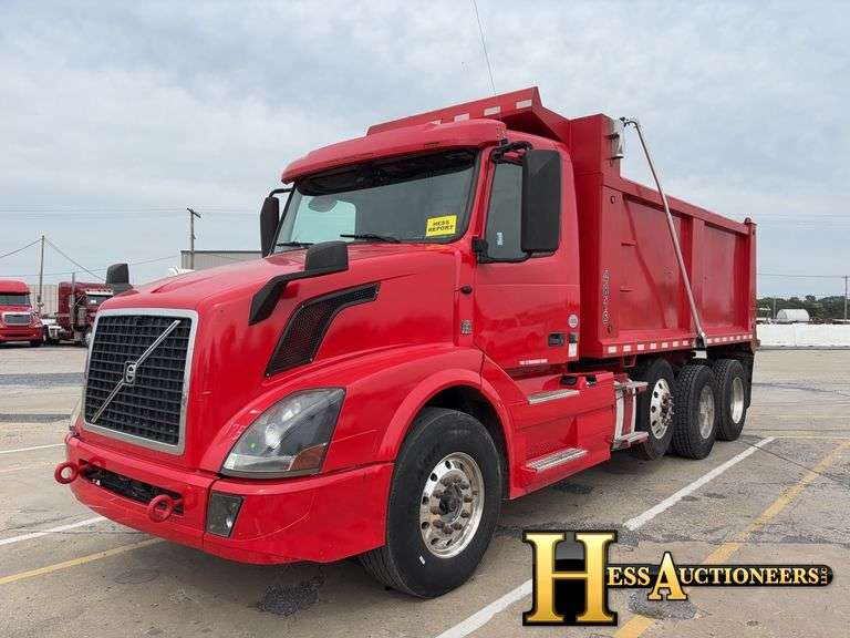 2016 VOLVO TRI AXLE DUMP TRUCK