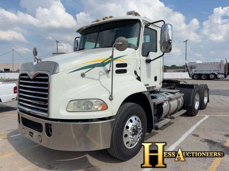 2016  MACK  CXU613  T/A DAYCAB
