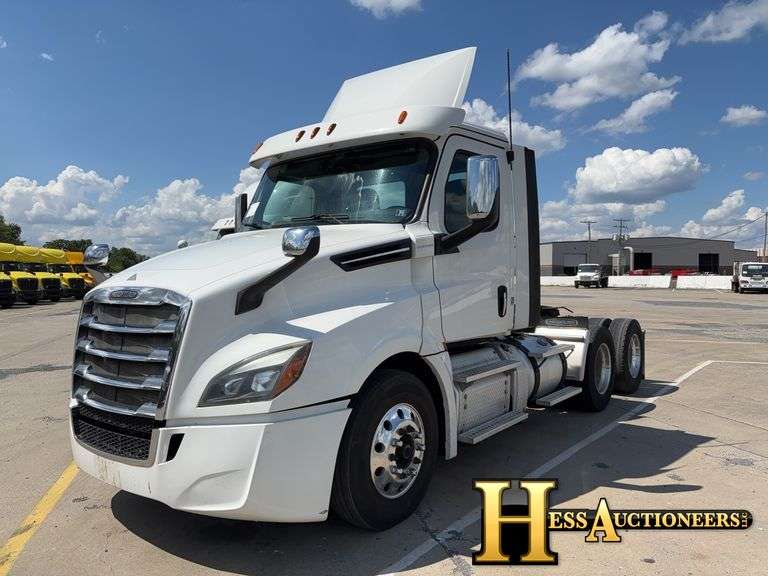2018  FREIGHTLINER  CASCADIA  T/A DAYCAB