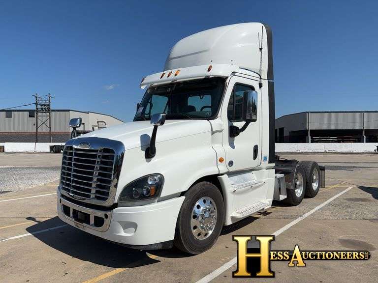 2015  FREIGHTLINER  CASCADIA  T/A DAYCAB