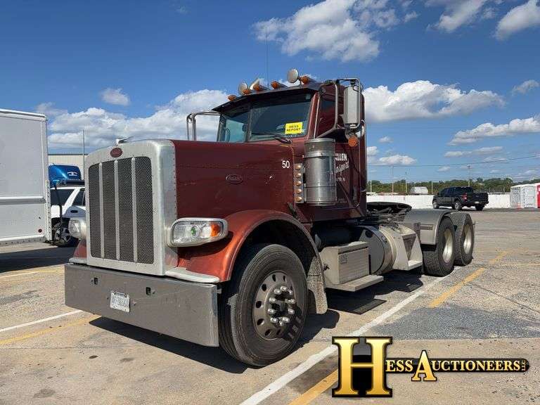 2019  PETERBILT  389  T/A DAYCAB