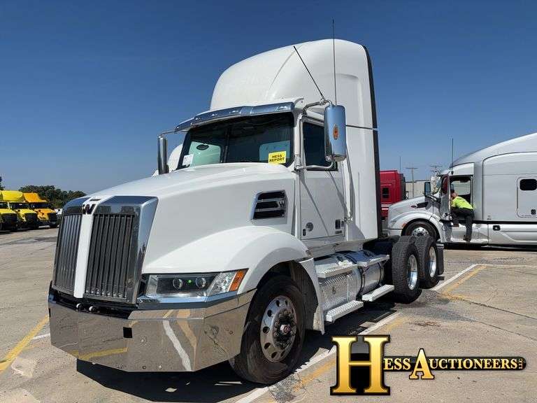 2020  WESTERN STAR  5700 XE  T/A DAYCAB