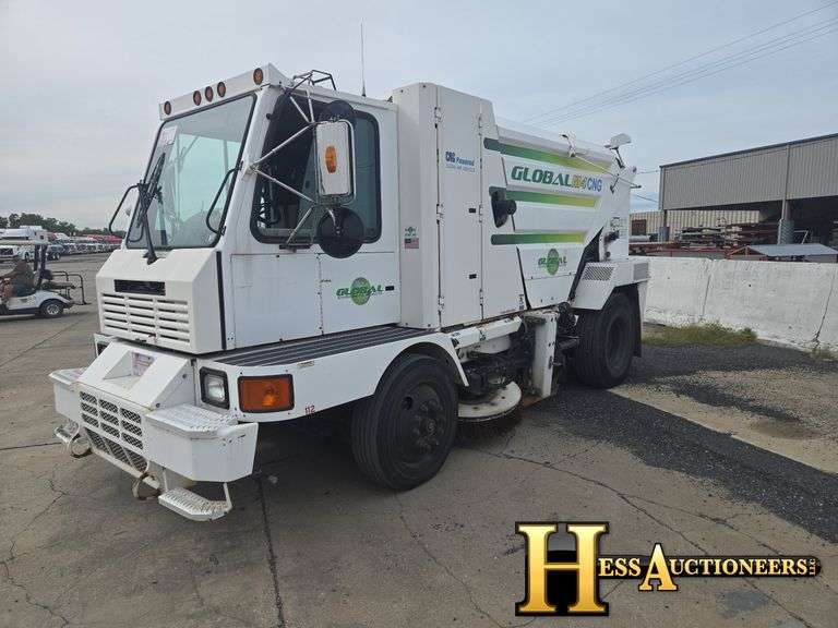 2014 GLOBAL M4 CNG SWEEPER