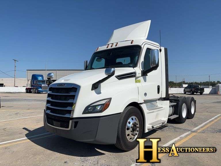 2018  FREIGHTLINER  CASCADIA  T/A DAYCAB