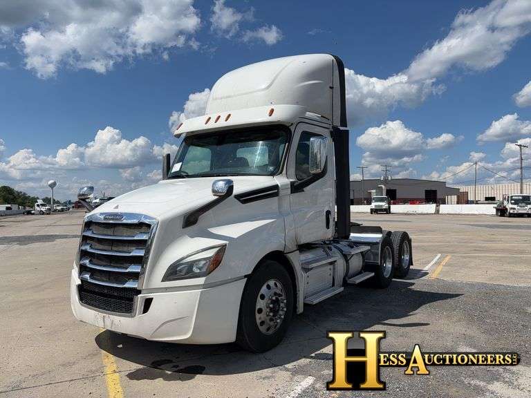 2019  FREIGHTLINER  CASCADIA  T/A DAYCAB