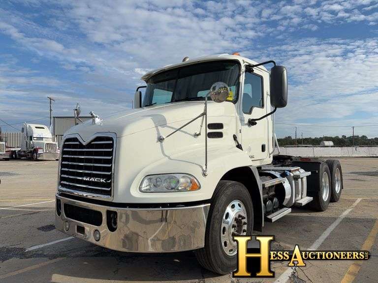 2016  MACK  PINNACLE CXV613  T/A DAYCAB