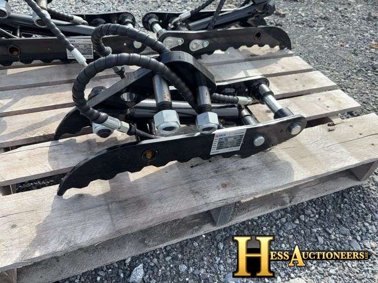 2025 IR MINI HYDRAULIC THUMB EXCAVATOR ATTACHMENT