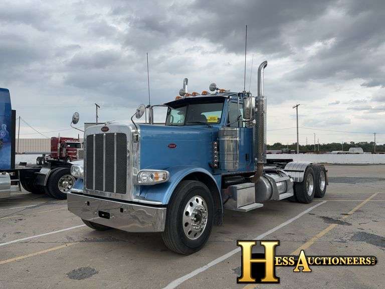 2019  PETERBILT  389  T/A DAYCAB