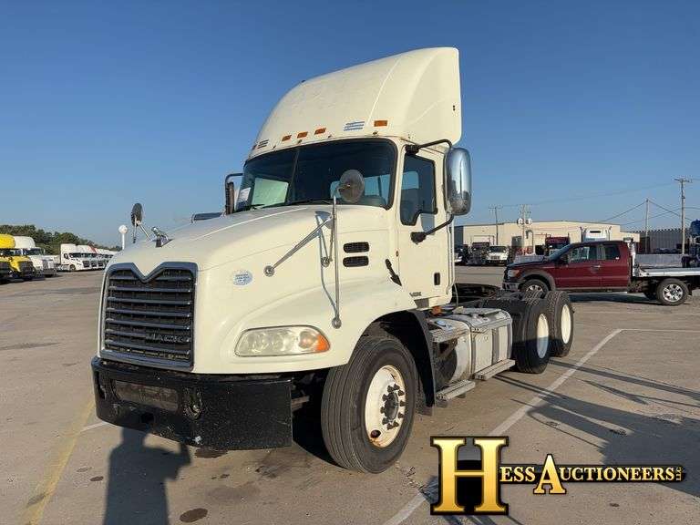 2014  MACK  CXU613  T/A DAYCAB