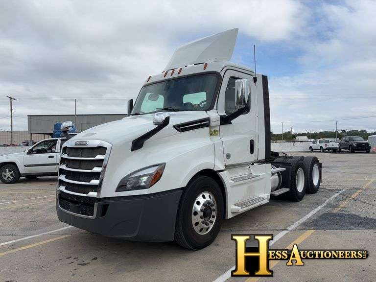 2018  FREIGHTLINER  CASCADIA  T/A DAYCAB