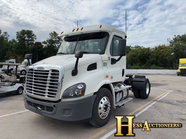 2016  FREIGHTLINER  CASCADIA  S/A DAYCAB