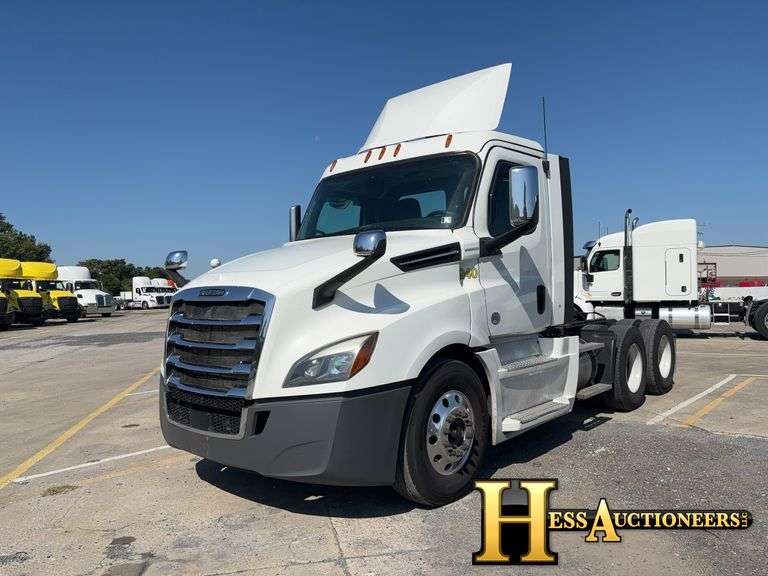 2018  FREIGHTLINER  CASCADIA  T/A DAYCAB