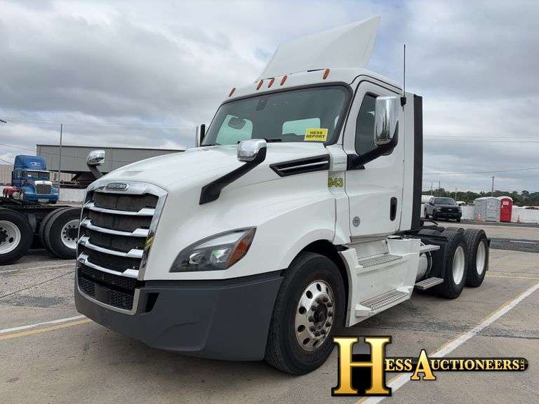 2018  FREIGHTLINER  CASCADIA  T/A DAYCAB