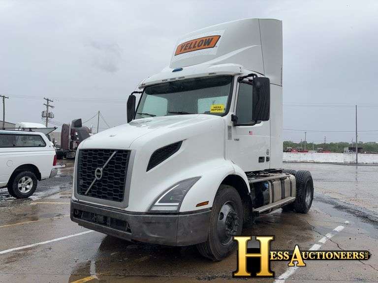 2019 VOLVO VNR S/A DAYCAB