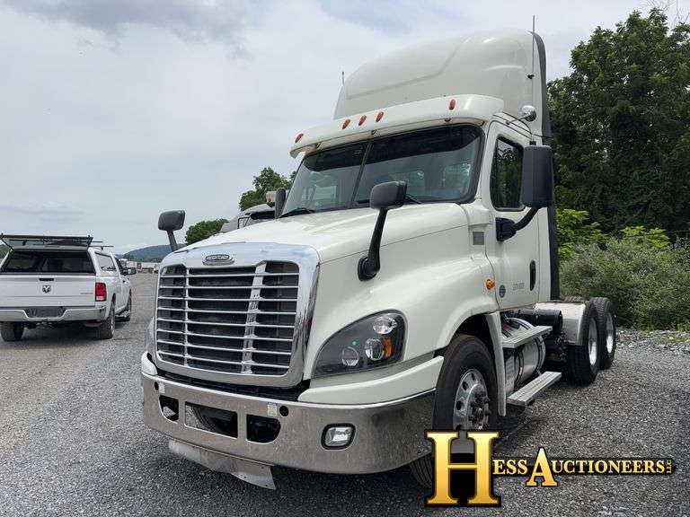 2019 FREIGHTLINER X12564ST T/A DAYCAB