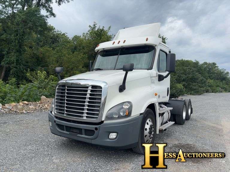 2019 FREIGHTLINER X12564ST T/A DAYCAB
