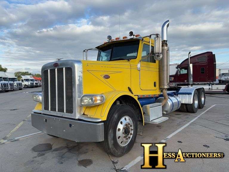 2009 PETERBILT 388 T/A DAYCAB