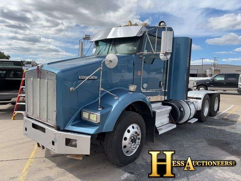 2013 KENWORTH T800 T/A DAYCAB