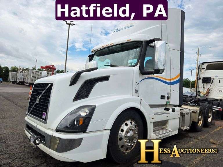 2016 VOLVO VNL64T300 T/A DAYCAB