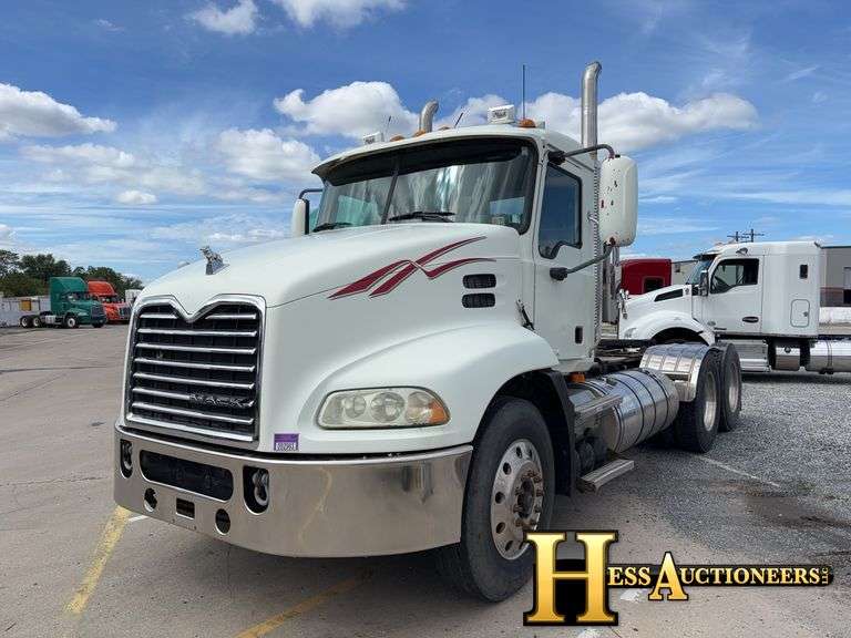 2008 MACK PINNACLE CXU613 T/A DAYCAB