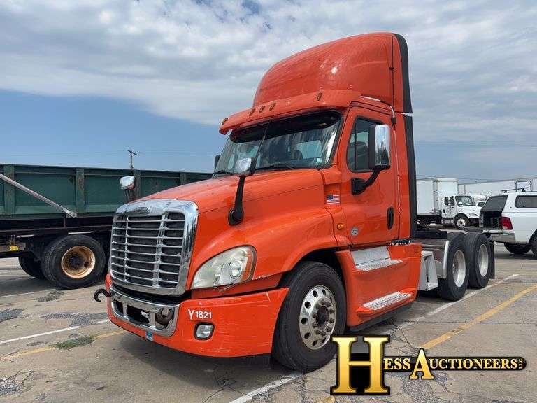 2017 FREIGHTLINER CASCADIA T/A DAYCAB