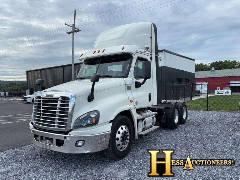 2019 FREIGHTLINER X12564ST T/A DAYCAB