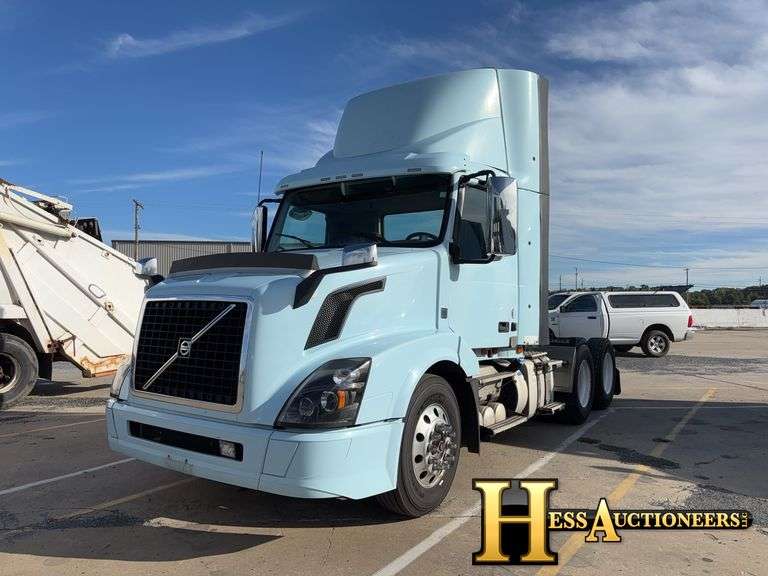 2017 VOLVO VNL T/A DAYCAB