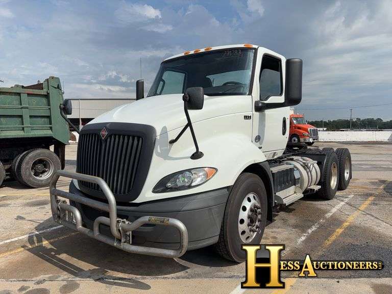 2019 INTERNATIONAL RH613 T/A DAYCAB