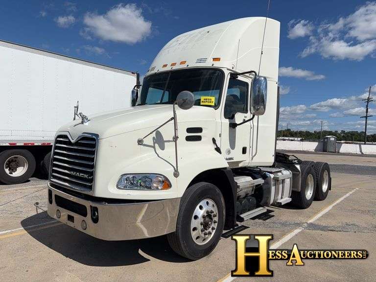 2016 MACK CXU613 T/A DAYCAB