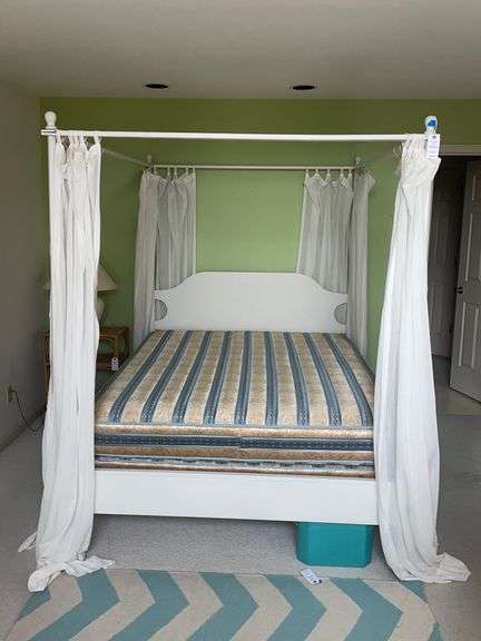 Queen 4 Post Bed