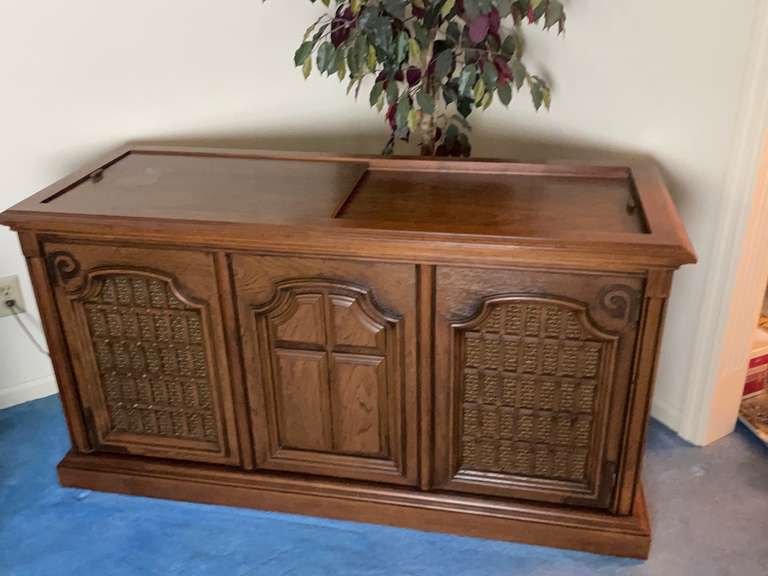 Console Turntable & 8-Track Player