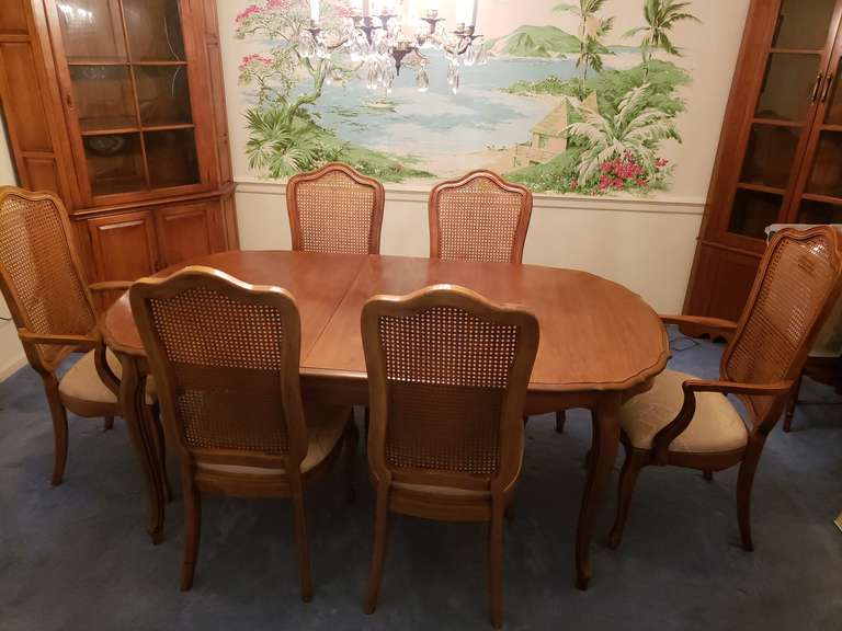 Dining Room Table & Chairs.