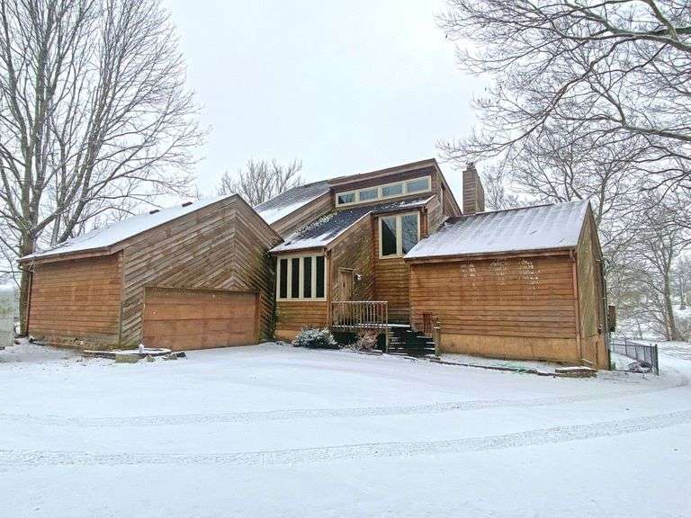 2425 Vince Road