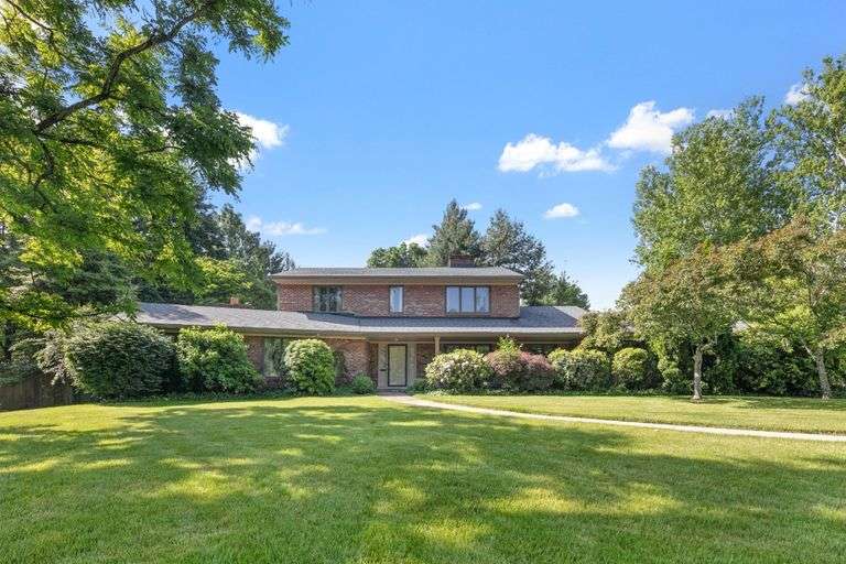 1408 Hampshire Place